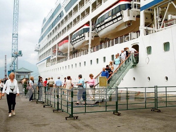 A cruise ships caryying foreign holiday-makers to Hue